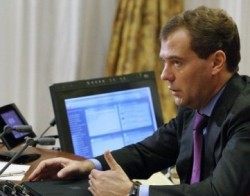 Медведев "со всеми" разберется Медведев "со всеми" разберется